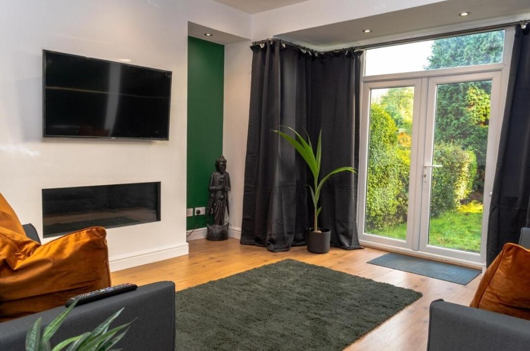Charming House- Walking Distance To Town Centre Holiday home