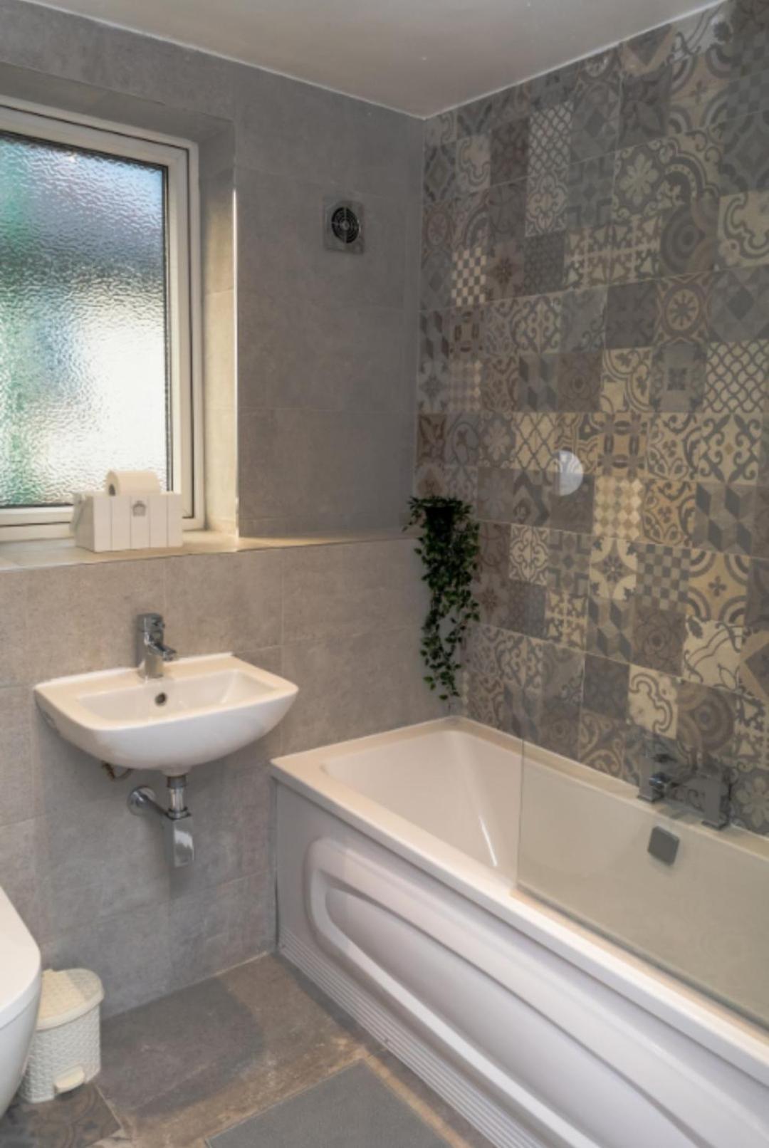 Holiday home Charming House- Walking Distance To Town Centre *