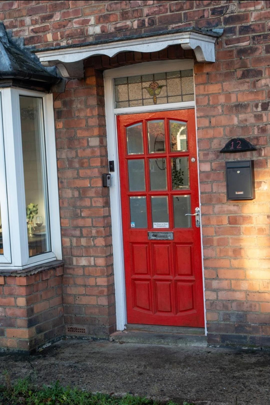 Charming House- Walking Distance To Town Centre *