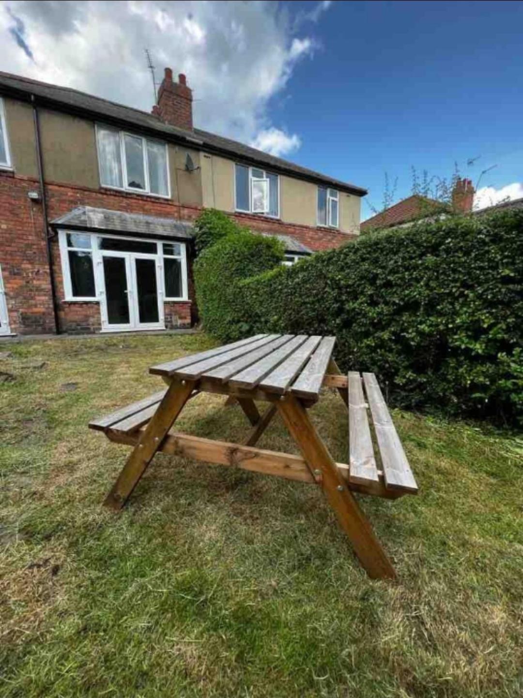 Charming House- Walking Distance To Town Centre *